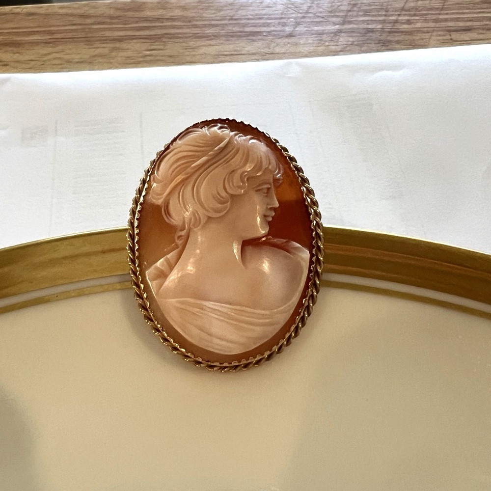Victorian 14K Gold Cameo Brooch Pendant – Hand Carved Antique Estate.